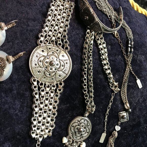 Satellie Paris Jewelry set. NEW. 5 pieces. - Picture 7 of 10